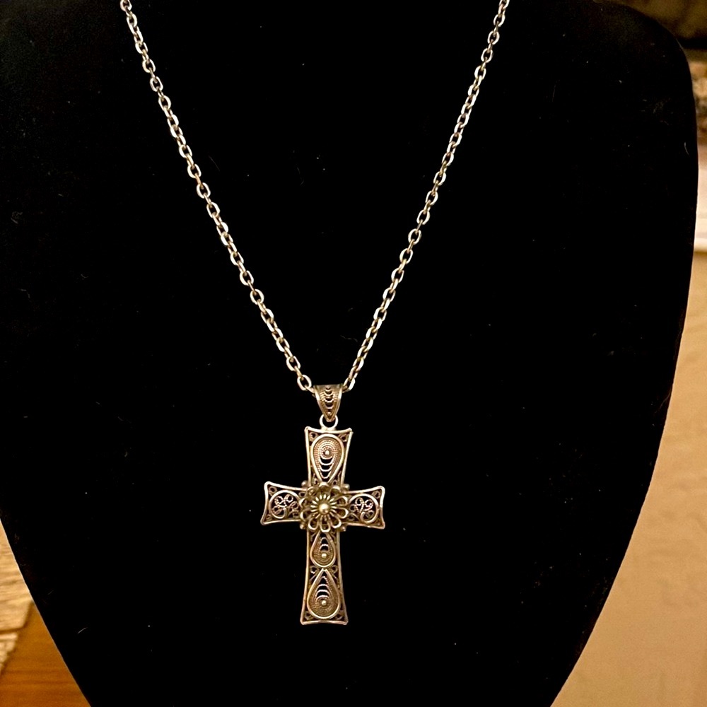 Unique Detailed Cross and Chain